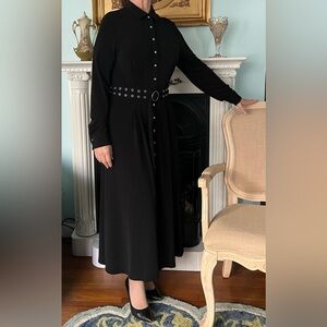 EUC Tahari dress with snap button closures and cloth buckled belt. Very classy